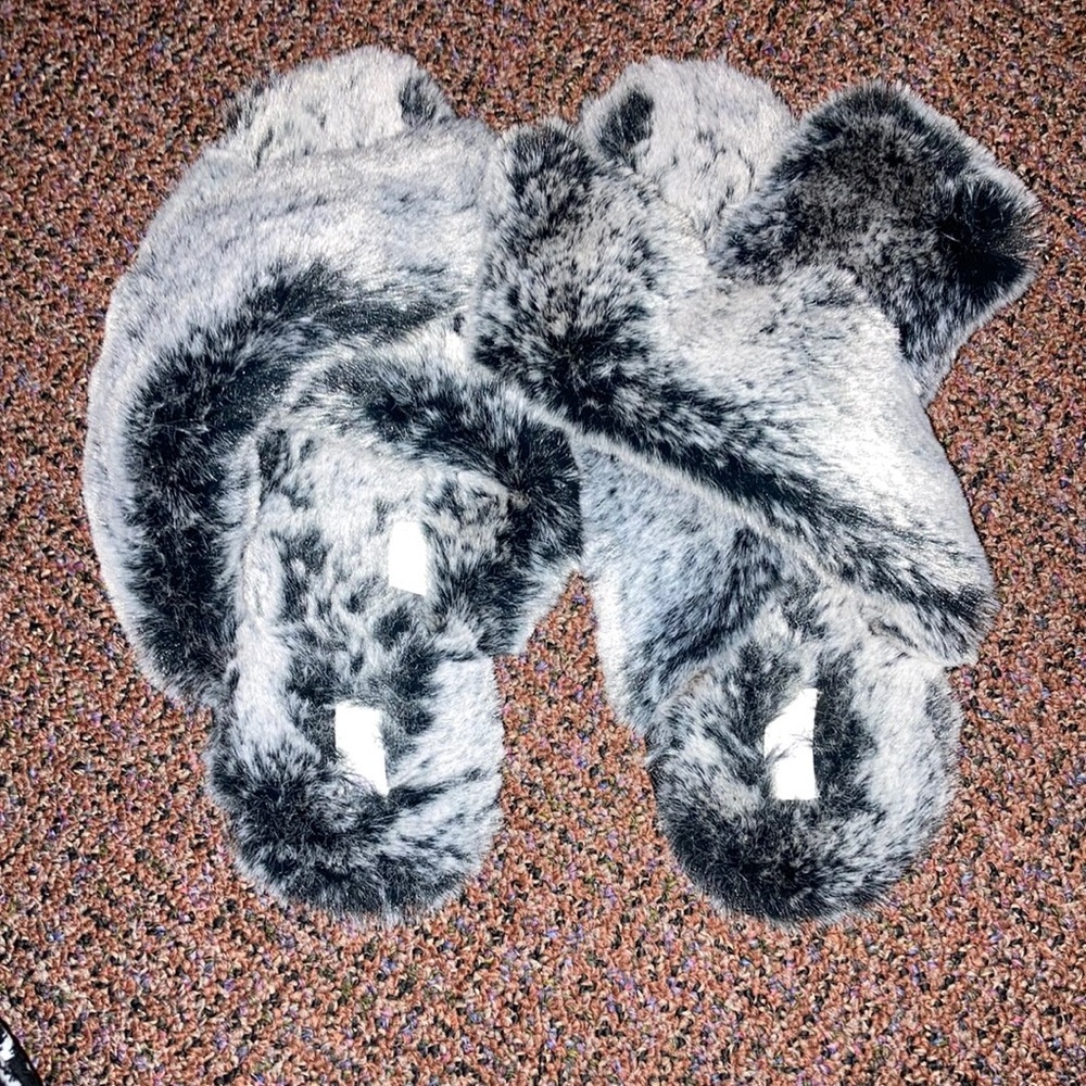 Stars above criss cross slippers